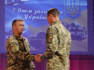 Военнослужащим ОТГ «Мариуполь» в честь Дня защитника Украины вручили награды (ФОТО)