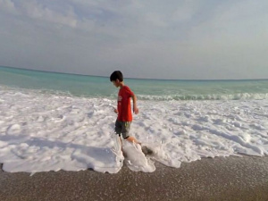 В Мариуполе ребенок сбежал от матери, чтобы искупаться в море
