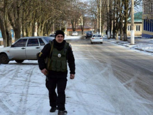 В Донецкой области полицейский спас жизнь прохожему с эпилепсией (ФОТО)