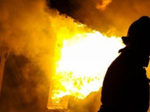 В Мариуполе горел жилой дом: есть пострадавшие