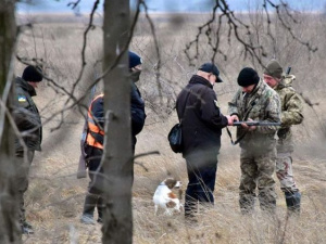 В охотничьих угодьях под Мариуполем искали браконьеров. Какие нарушения выявили?