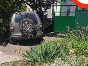 В Мариуполе автомобиль без водителя врезался в частный дом
