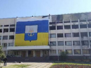 Шторм в Мариуполе изменил внешность сгоревшего здания горсовета (ФОТО)