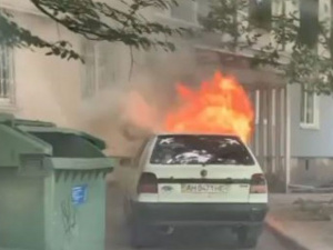 В мариупольском дворе сгорел автомобиль