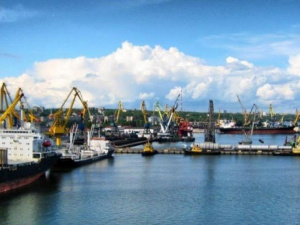 Мариупольский порт продолжает работу в штатном режиме