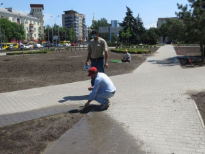 В центре Мариуполя забили сотни струй воды (ФОТО+ВИДЕО)