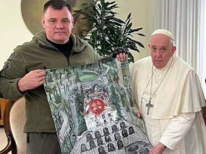 Папі Римському передали картину про трагедію Маріуполя
