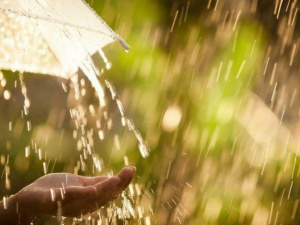 Доставайте зонты: в Мариуполе ожидается дождь и гроза
