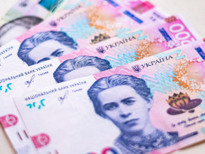 Компенсації за пальне і доплати українцям: влада готує нову програму підтримки