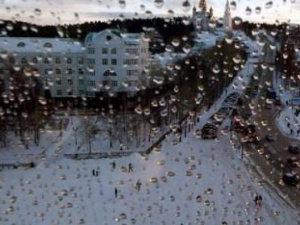 Готовьте зонтики: в Мариуполь идут дожди