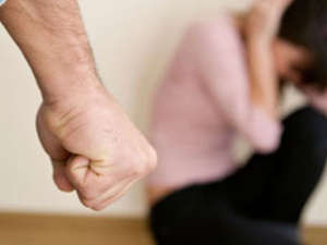 Жертвами насилия в семье на Донетчине стали свыше 4 000 женщин