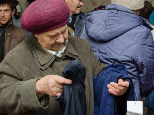 Жители Орловского получили гуманитарную помощь из Мариуполя (ФОТО)