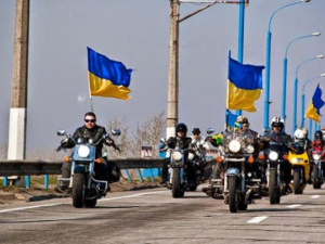 Мариупольских байкеров подрезали на трассе М-14. Полиция спасла эскортом (ВИДЕО) 