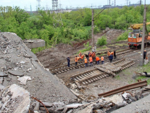 Залізницю з Маріуполя до РФ окупанти прагнуть добудувати за два тижні – деталі