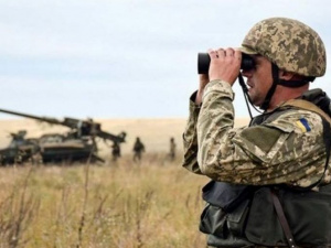 На Донбассе боевики обстреливают украинские позиции из запрещенной артиллерии