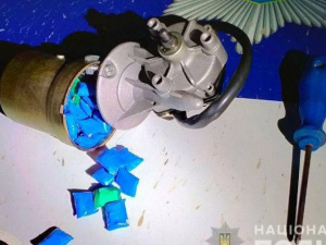В Мариуполе нашли наркотики в корпусе мотора стеклоочистителя автомобиля