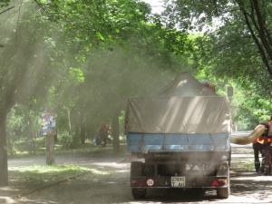 В Мариуполе улицы очищает гигантский пылесос (ФОТО+ВИДЕО)