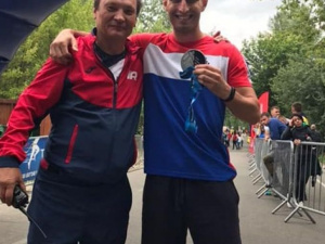 Мариупольский патрульный пробежал киевский ультрамарафон в 25 км и получил медаль (ФОТО)