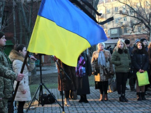 Студенты и чиновники Мариуполя: подвиг Небесной сотни важен для нас (ФОТО)