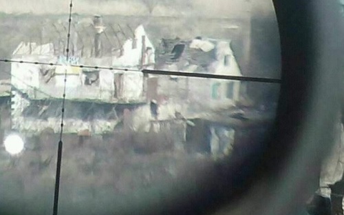 Под Мариуполем над неподконтрольной Саханкой подняли флаг Украины