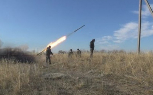 Окрестности Мариуполя обстреляли из «Градов» и танка 