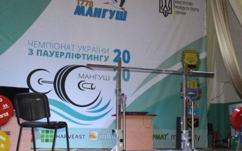 Украинские силачи в Мангуше поборются за победу на Чемпионате Украины по пауэрлифтингу