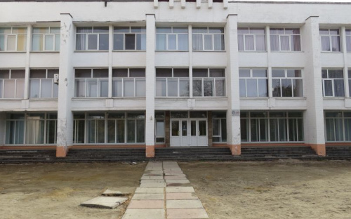 Вокруг бывшего Дворца пионеров Мариуполя открылся чернозем (ФОТОФАКТ)