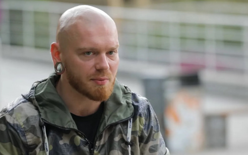 Співак Олександр Кривошапко розповів, як його рідні евакуювалися із Маріуполя