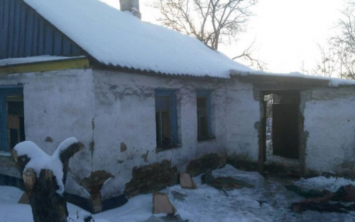 На пожаре в центре Мариуполя обнаружили тела двух людей (ФОТО)