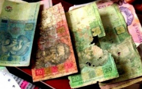 Украинцы смогут обменять испорченные купюры в любом банке
