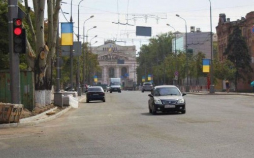 Мариупольцы хотят гулять по центральным дорогам до часа ночи