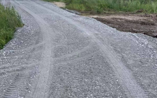 Автомобили больше не будут застревать: в мариупольском поселке отремонтировали дорогу