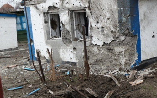 Под Мариуполем найдены два захоронения мирных жителей, погибших во время обстрелов (ФОТО)