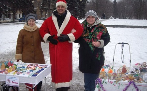 Мариуполь разгулялся. В городе открылась еще одна праздничная ярмарка (ФОТО)