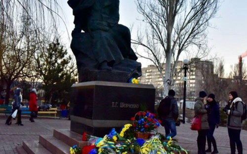 Более сотни мариупольцев посетили торжественный митинг, посвященный Дню Соборности (ФОТО)