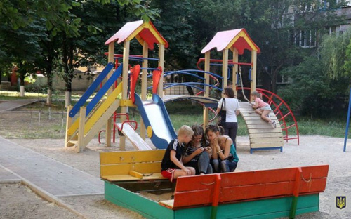 В Мариуполе 9-летний мальчик пошел выбрасывать мусор и потерялся