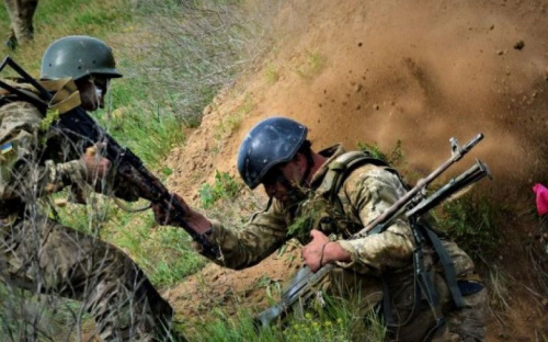 Сутки в зоне ООС: обстреляно Приазовье, ранены семеро украинских бойцов