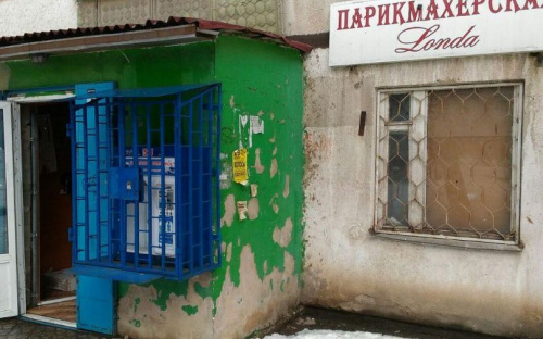 В Мариуполе ночью загорелась парикмахерская (ФОТО)