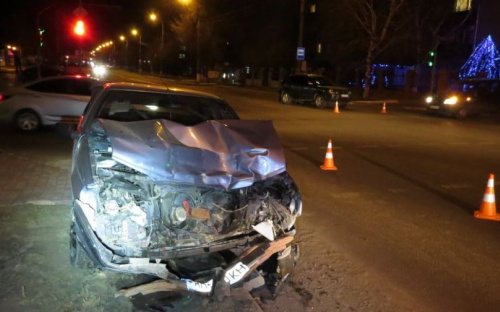ДТП возле пожарной части в Мариуполе: водителя из салона вытаскивали прохожие (ФОТО)