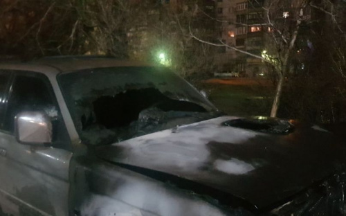 В Мариуполе ночью сгорел японский внедорожник