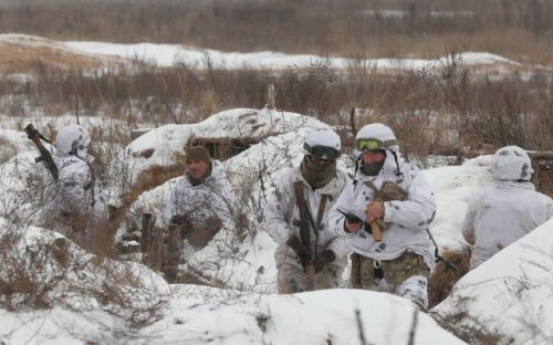 Вблизи Мариуполя украинских военных обстреливают из гранатометов