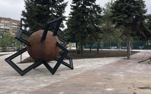 «Противостояние» – на площади Свободы и Мира в Мариуполе