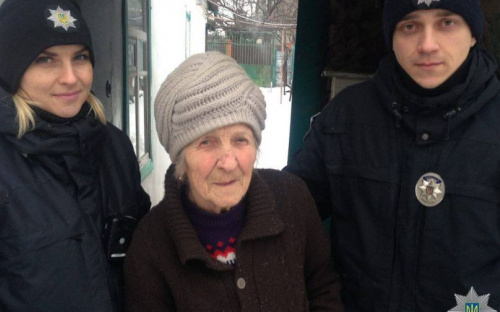 В Мариуполе освободили пенсионерку из запертого дома (ФОТО)
