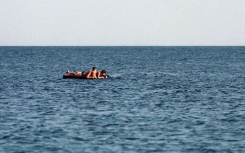 В Азовском море отдыхающих унесло на километр от берега