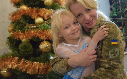 В Мариуполе детям военнослужащих подарили новогодний праздник (ФОТО)