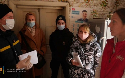 Чтобы не случилась беда: мариупольские спасатели приехали домой к многодетным семьям
