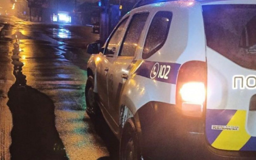 В Мариуполе легковушка врезалась в полицейский автомобиль