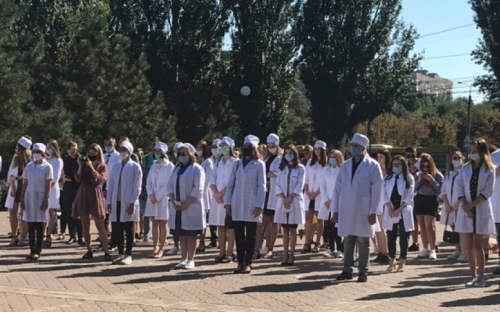 На передовой борьбы с коронавирусом: в медвузе Мариуполя преподаватели и работающие студенты переболели COVID-19