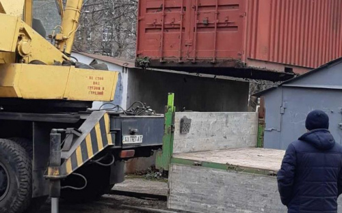 В Мариуполе демонтировали киоск и гараж