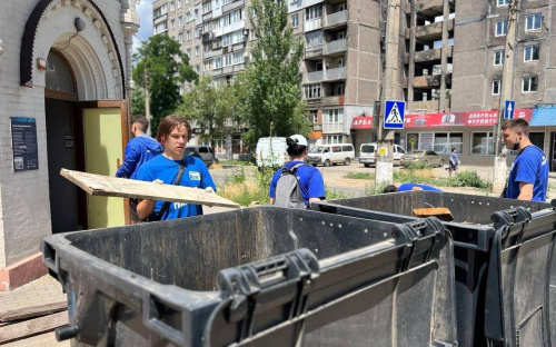 Меблі, техніка та сувеніри – росіяни винесли все майно з маріупольської Вежі